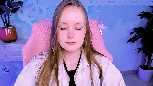 Snapshot of VivienLeeigh chatting on 13, 10, 2025 VivienLeeigh online show from 13, 10, 2025