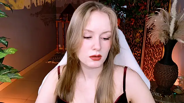 Snapshot of VivienLeeigh chatting on 8, 3, 2026 VivienLeeigh online show from 8, 3, 2026