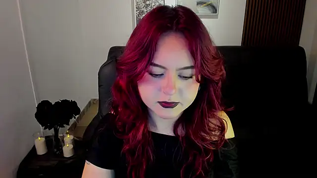 Snapshot of crimson_tati_ chatting on 12, 11, 2025 crimson tati online show from 12, 11, 2025