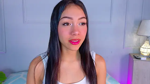 MiaOconner online show from 24, 9, 2025