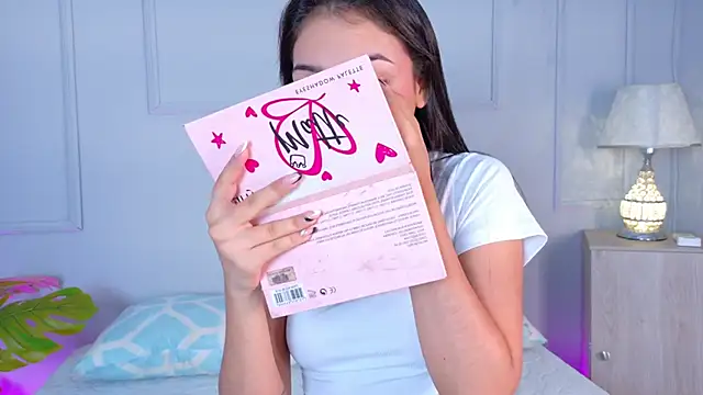 MiaOconner online show from 26, 9, 2025