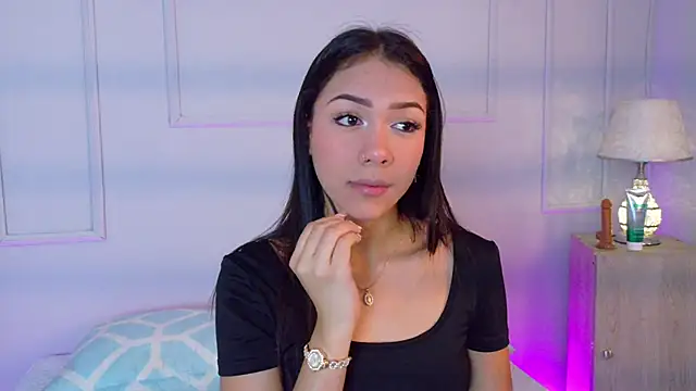 MiaOconner online show from 7, 10, 2025