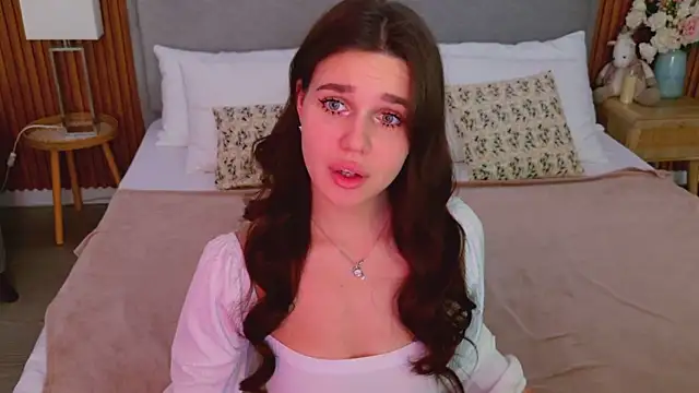 Snapshot of RihannaRose chatting on 6, 10, 2025 RihannaRose online show from 6, 10, 2025