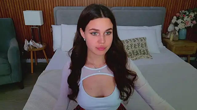 Snapshot of RihannaRose chatting on 15, 10, 2025 RihannaRose online show from 15, 10, 2025