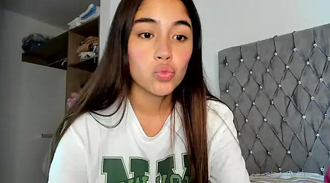 AriaMontgomery online show from 13, 12, 2024