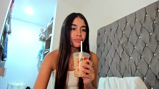 AriaMontgomery online show from 22, 12, 2024