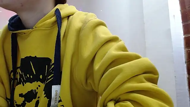 holy juli online show from 9, 3, 2026