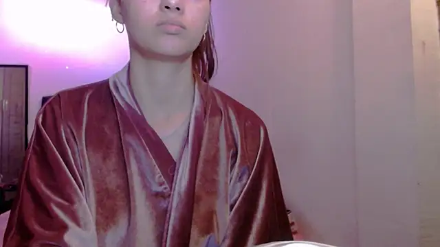 holy juli online show from 23, 4, 2026
