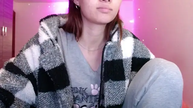 holy juli online show from 3, 5, 2026