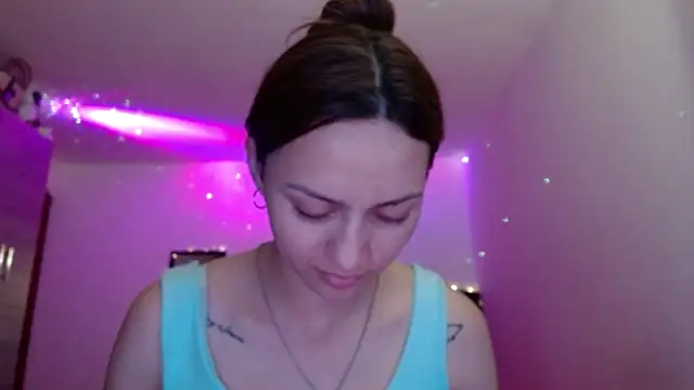holy juli online show from 7, 5, 2026