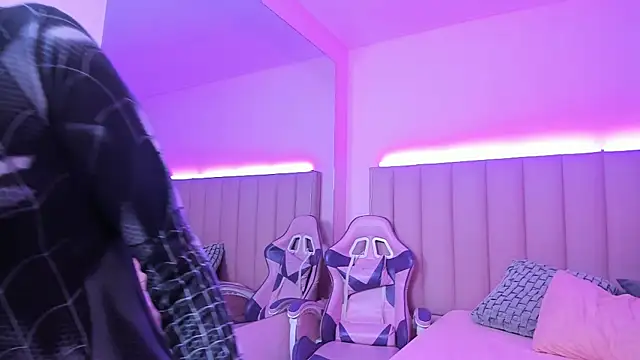 KellyOlsenbe online show from 3, 1, 2025