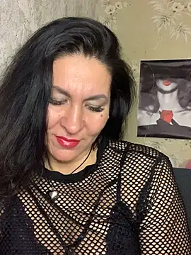 Tina Moretti online show from 2, 3, 2025
