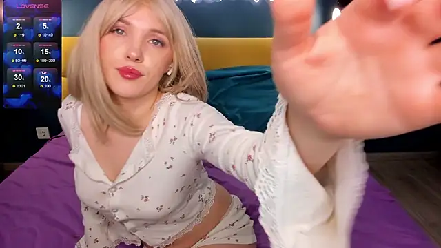 Snapshot of Fluffy_Monica chatting on 4, 2, 2025 Fluffy Monica online show from 4, 2, 2025
