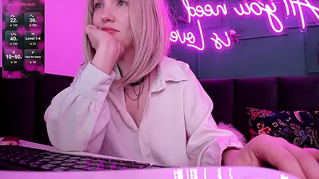 Snapshot of Fluffy_Monica chatting on 3, 3, 2025 Fluffy Monica online show from 3, 3, 2025
