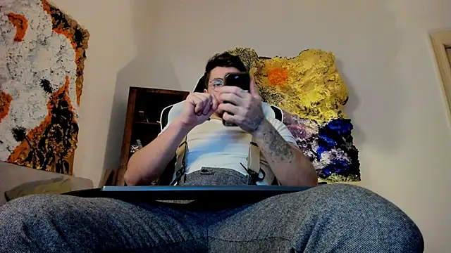 JulianDylan online show from 13, 1, 2025