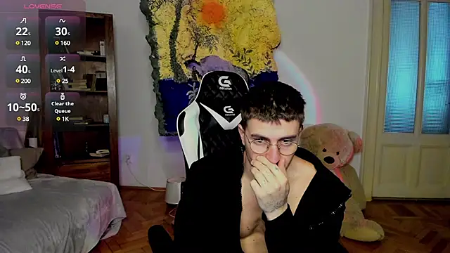 JulianDylan online show from 5, 2, 2025
