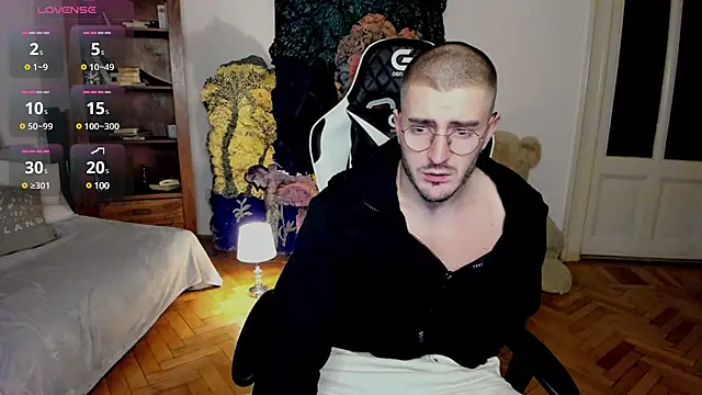 JulianDylan online show from 20, 2, 2025