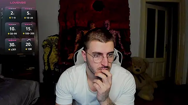 JulianDylan online show from 5, 3, 2025