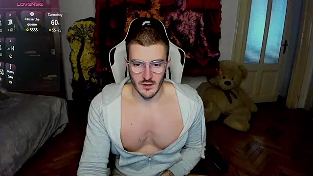 JulianDylan online show from 5, 3, 2025