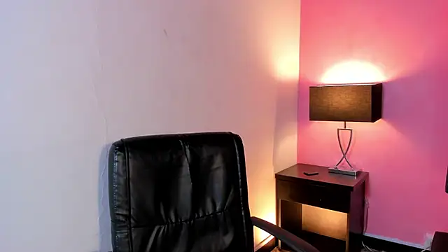 Lily Miiller online show from 27, 2, 2025