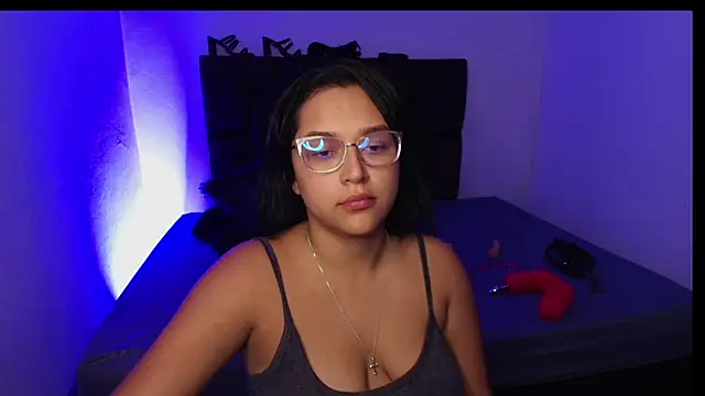 Snapshot of EmilySavvato chatting on 5, 1, 2025 EmilySavvato online show from 5, 1, 2025