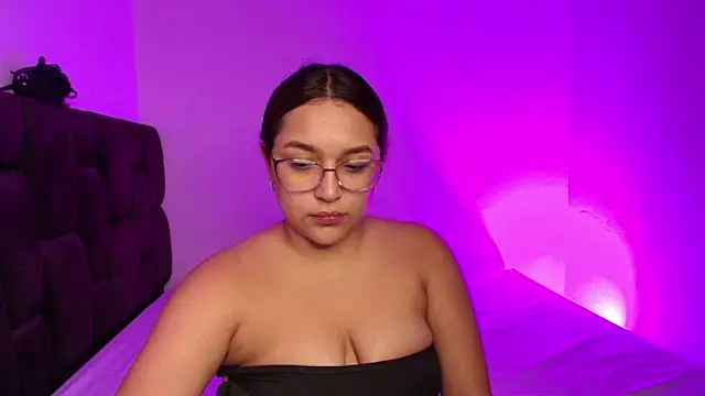 Snapshot of EmilySavvato chatting on 16, 3, 2025 EmilySavvato online show from 16, 3, 2025