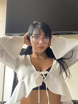 Snapshot of Nickiiiii chatting on 8, 3, 2025 Nickiiiii online show from 8, 3, 2025