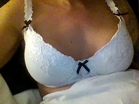 Snapshot of Fiesty_findom40 chatting on 7, 12, 2024 Fiesty findom40 online show from 7, 12, 2024