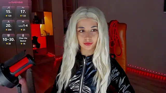 Snapshot of mollyposhh chatting on 4, 2, 2026 mollyposhh online show from 4, 2, 2026