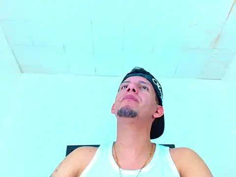 Snapshot of kevin__fox_ chatting on 17, 10, 2025 kevin  fox  online show from 17, 10, 2025