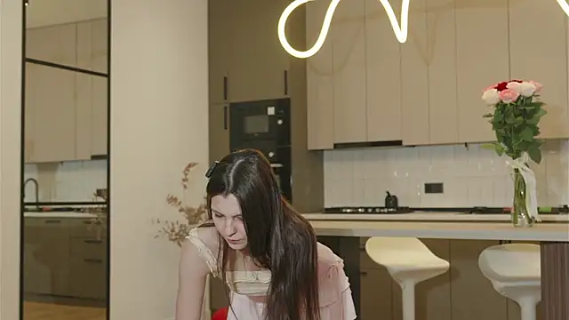 whisper of love online show from 14, 2, 2026