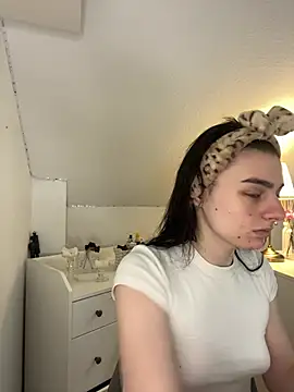 AdelinaAlia online show from 28, 4, 2026