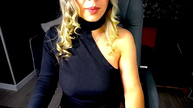 Snapshot of SashaBloom__ chatting on 15, 12, 2024 SashaBloom online show from 15, 12, 2024