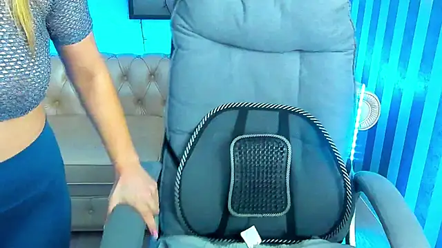 Snapshot of SashaBloom__ chatting on 1, 2, 2025 SashaBloom online show from 1, 2, 2025