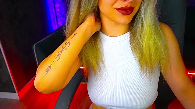 Snapshot of SashaBloom__ chatting on 3, 2, 2025 SashaBloom online show from 3, 2, 2025