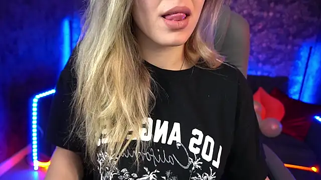 Snapshot of SashaBloom__ chatting on 11, 2, 2025 SashaBloom online show from 11, 2, 2025