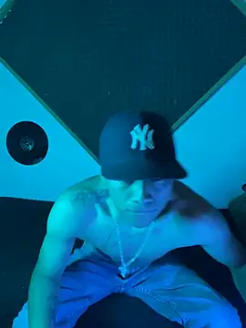 Snapshot of SkinnyHot444 chatting on 18, 2, 2025 SkinnyHot444 online show from 18, 2, 2025
