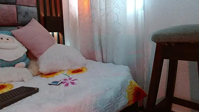Saraa-restrepo online show from 23, 12, 2024