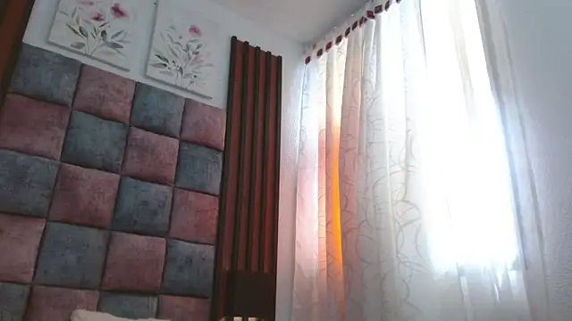 Saraa-restrepo online show from 2, 1, 2025