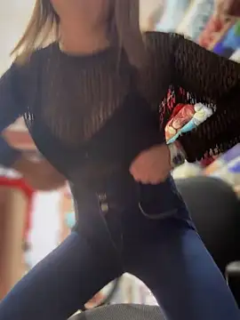 Snapshot of VIOLETA-25_ chatting on 24, 11, 2025 VIOLETA-25 online show from 24, 11, 2025