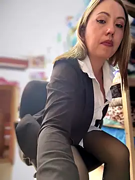 Snapshot of VIOLETA-25_ chatting on 20, 12, 2025 VIOLETA-25 online show from 20, 12, 2025