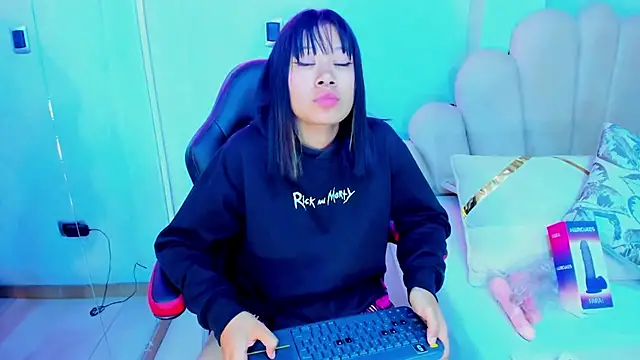 AikoLee  online show from 8, 3, 2025