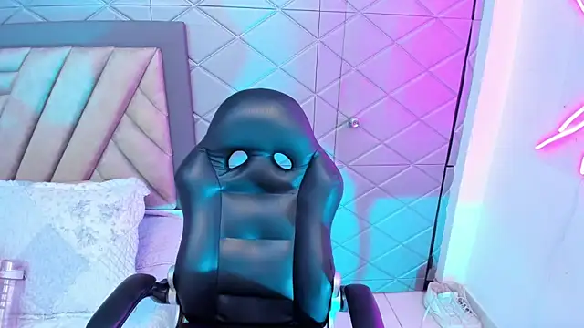 AikoLee  online show from 17, 9, 2025