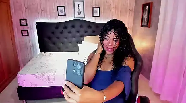 Snapshot of Edelaine_rogers chatting on 8, 3, 2025 Edelaine rogers online show from 8, 3, 2025