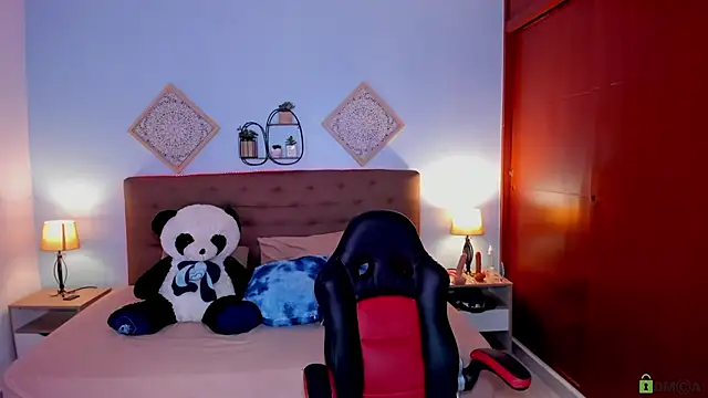 Snapshot of Edelaine_rogers chatting on 12, 10, 2025 Edelaine rogers online show from 12, 10, 2025