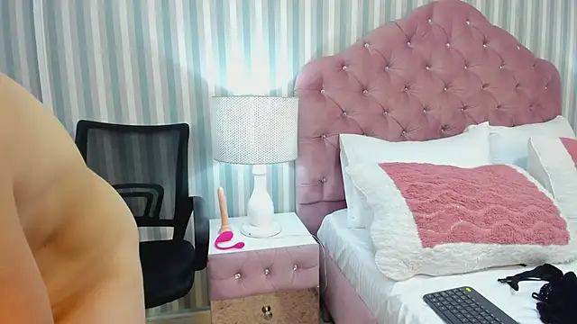 HazelMoret online show from 26, 2, 2025