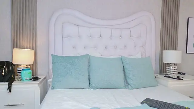 HazelMoret online show from 21, 2, 2026