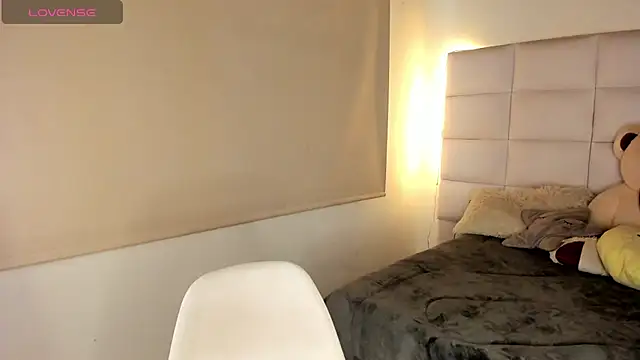 Hanna Clark  online show from 5, 3, 2025