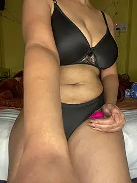 Snapshot of cum-to-nicky chatting on 1, 1, 2025 cum-to-nicky online show from 1, 1, 2025