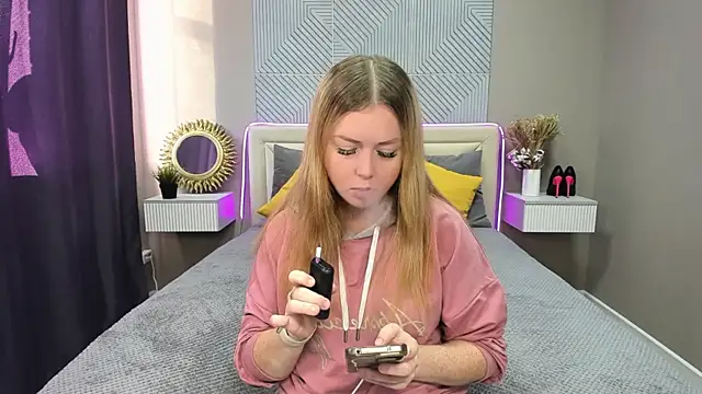 Snapshot of BettyBloom69 chatting on 17, 9, 2025 BettyBloom69 online show from 17, 9, 2025